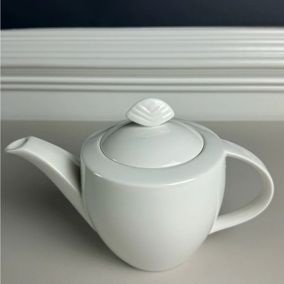 Cafe White by CHRISTOPHER STUART Teapot and Lid - Picture 1 of 6